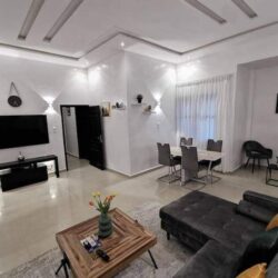 Entrée personnelle meublée Agla