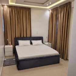 Entrée personnelle meublée Agla