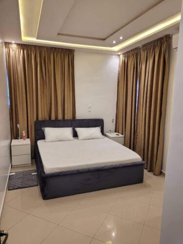 Entrée personnelle meublée Agla