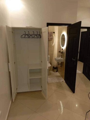 Entrée personnelle meublée Agla