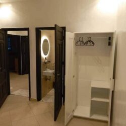 Entrée personnelle meublée Agla