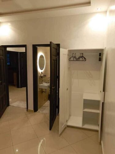 Entrée personnelle meublée Agla