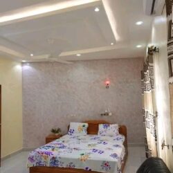 Nous mettons en location un joli studio meublé climatisé haut standing à Calavi zone proche d'Arconville. Le studio donne accès à une grande terrasse et dispose d'un Tv Canal +, Wifi.