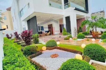 Luxueuses villa meublée avec jardin Fidjrossè