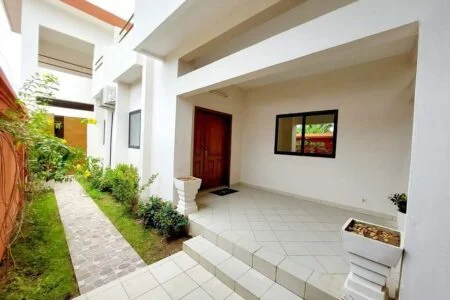 Villa 3 chambres meublées Fidjrossè